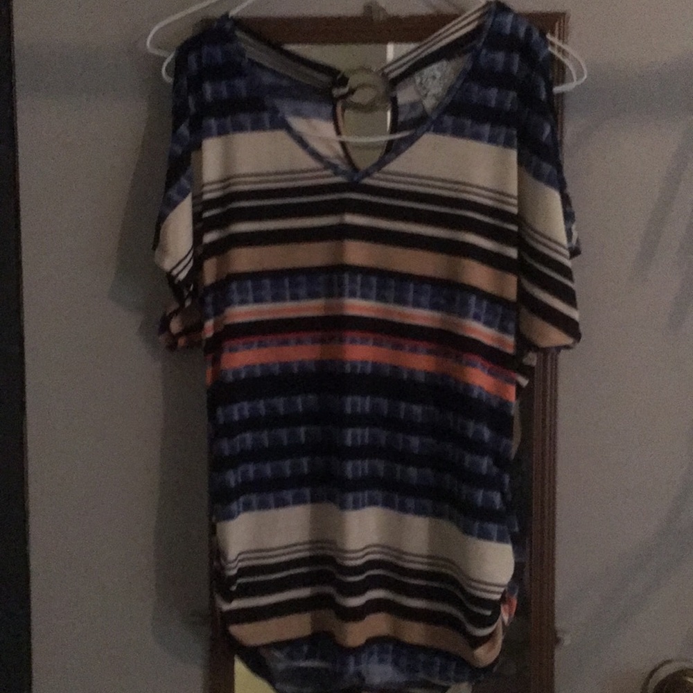 Light and lively blouse